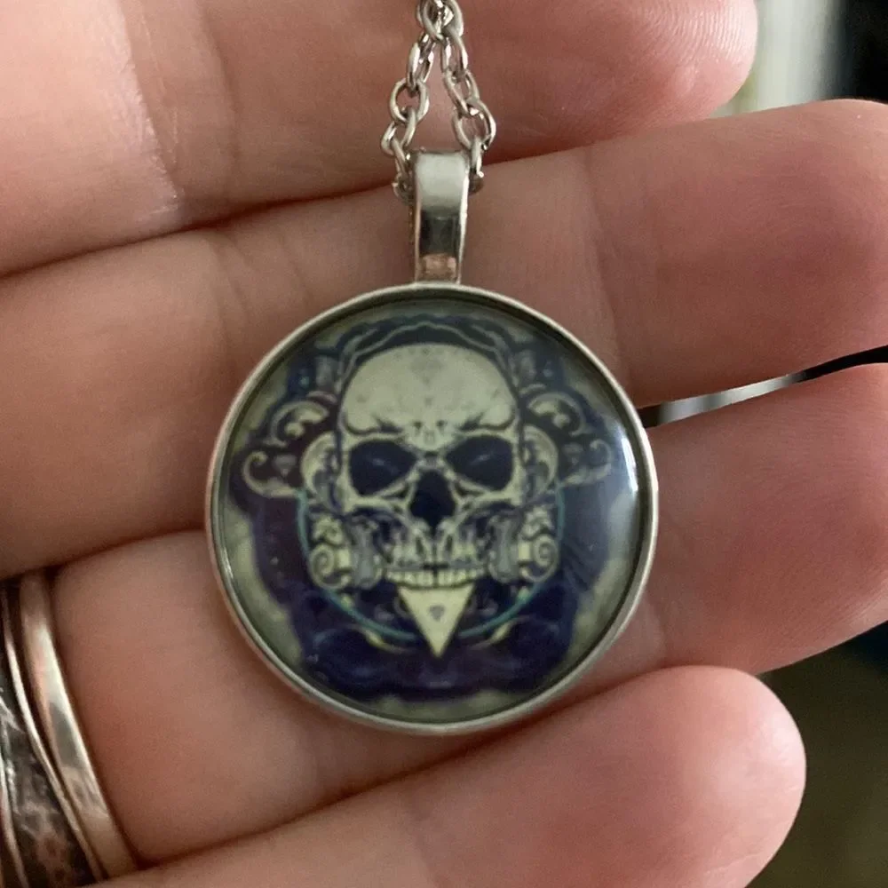 Skull Necklace,‎ Silver Pendant, Day of the Dead, Halloween, Gothic, 18 in Chain